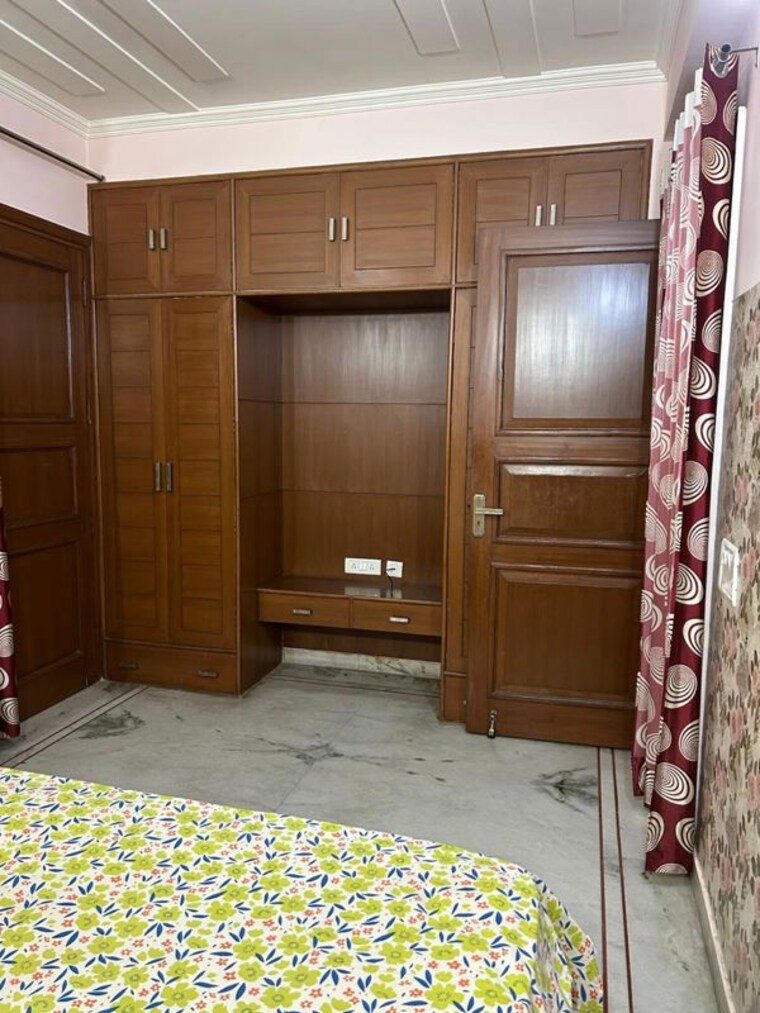 Room, sector 46 3 Bedroom 1899 Sq.Ft. Builder Floor In Sector 46 Gurgaon 9827434