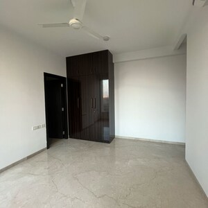Room in 3 BHK Apartment at Oberoi Sky City, Khande Rao Dongari – for Rent