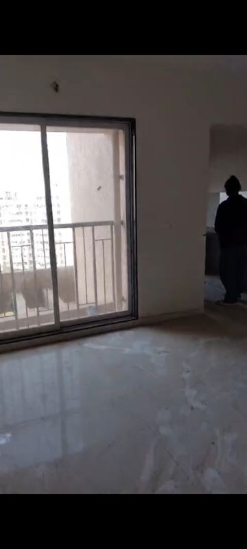 Room in 1 BHK Apartment at Metropolis Bayside, Kasarvadavali – for Rent