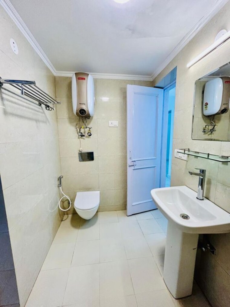 Bathroom, maharishi-dayanand-cghs 2.5 Bedroom 1350 Sq.Ft. Apartment In Vasant Kunj Delhi 9827501