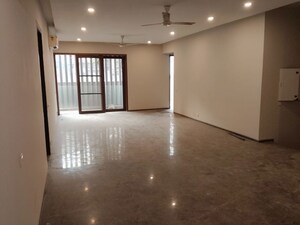 Room in 3 BHK Apartment at DLF The Crest, Sector 54 – for Sale