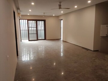 Room in 3 BHK Apartment at DLF The Crest, Sector 54 – for Sale