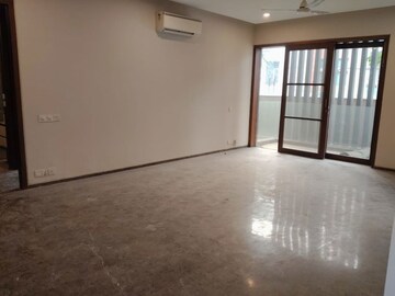 Room in 3 BHK Apartment at DLF The Crest, Sector 54 – for Sale