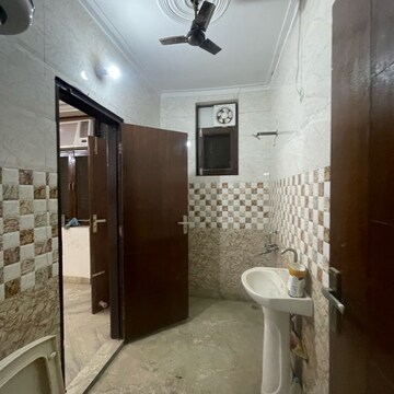 Bathroom in 3 BHK Builder Floor at Rocky Area – for Rent