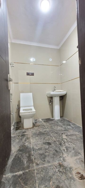 Bathroom in 3 BHK Apartment at Palm Residency Chhatarpur, Chattarpur – for Rent