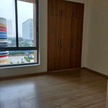 Room in 3 BHK Apartment at Pioneer Park Phase 1, Sector 61 – for Rent