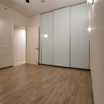 Room in 4 BHK Apartment at Ireo Victory Valley, Ramgarh Dhani – for Rent