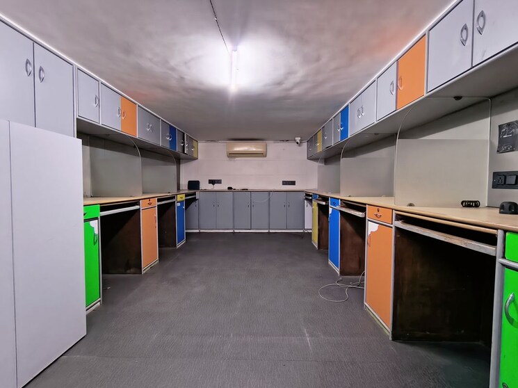 Team Area, malad west Commercial Office Space 819 Sq.Ft. In Malad West Mumbai 9827628