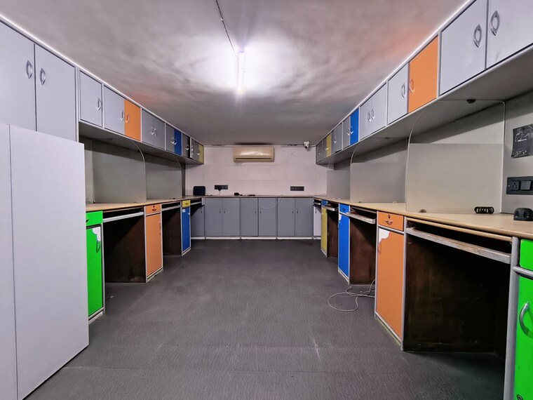 Team Area, malad west Commercial Office Space 819 Sq.Ft. In Malad West Mumbai 9827628