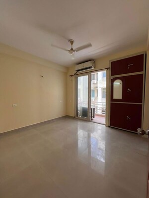 Room in 3 BHK Apartment at Roots Courtyard, Sector 48 – for Rent