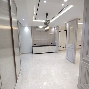 Bathroom in 3.5 BHK Apartment at DLF The Ultima, Sector 81 – for Sale