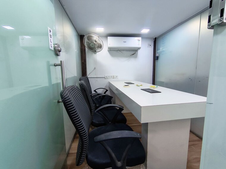 Team Area, malad west Commercial Office Space 699 Sq.Ft. In Malad West Mumbai 9827669