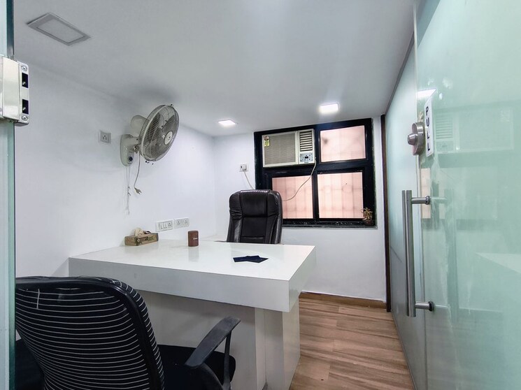 Team Area, malad west Commercial Office Space 699 Sq.Ft. In Malad West Mumbai 9827669
