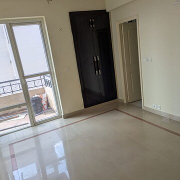 Room in 3 BHK Apartment at Orchid Petals, Sector 49 – for Rent