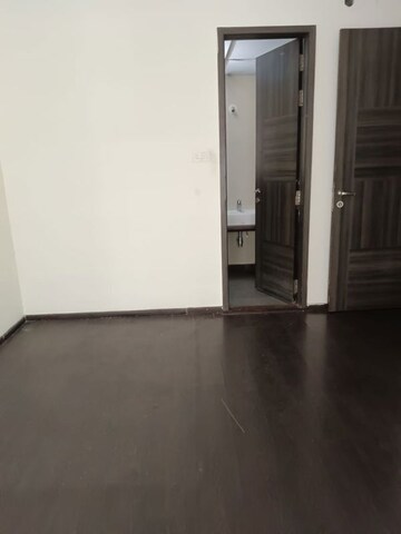Room in 2.5 BHK Apartment at Empire Square, Chinchwad – for Rent