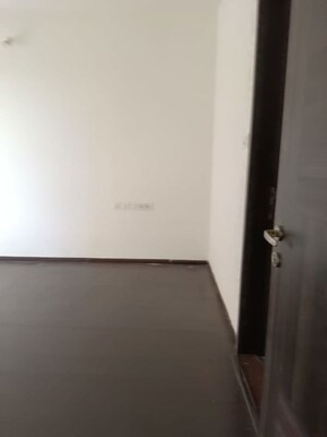 Room in 2.5 BHK Apartment at Empire Square, Chinchwad – for Rent