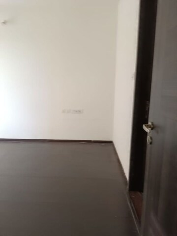 Room in 2.5 BHK Apartment at Empire Square, Chinchwad – for Rent