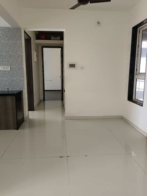 Room in 2.5 BHK Apartment at Empire Square, Chinchwad – for Rent