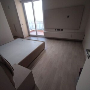 Room in 3.5 BHK Apartment at DLF The Ultima, Sector 81 – for Sale