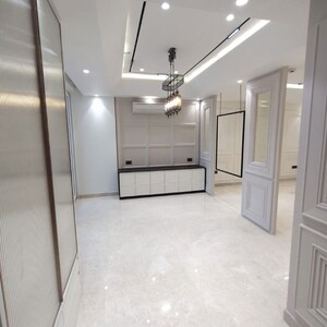 Bathroom in 3.5 BHK Apartment at DLF The Ultima, Sector 81 – for Sale