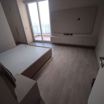 Room in 3.5 BHK Apartment at DLF The Ultima, Sector 81 – for Sale