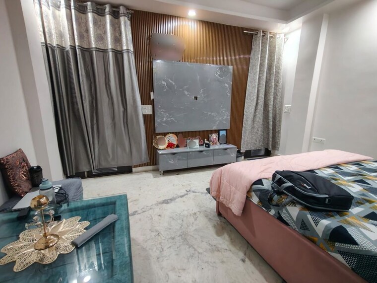 Room, kundan nagar 6+ Bedroom 550 Sq.Ft. Independent House In Kundan Nagar Delhi 9827713