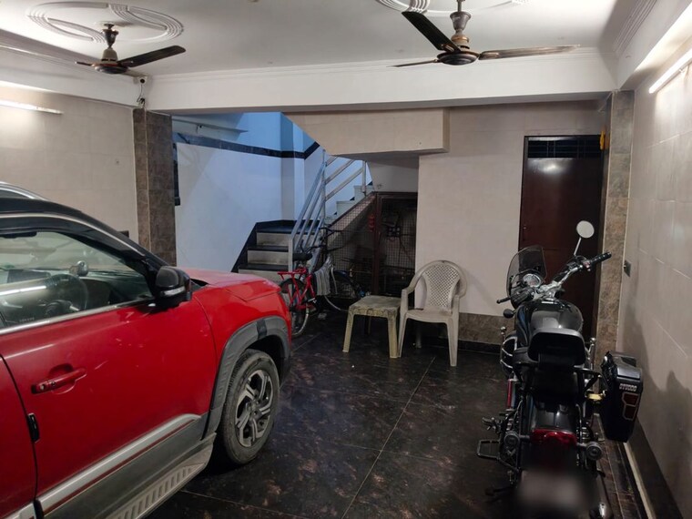 Parking, kundan nagar 6+ Bedroom 550 Sq.Ft. Independent House In Kundan Nagar Delhi 9827713