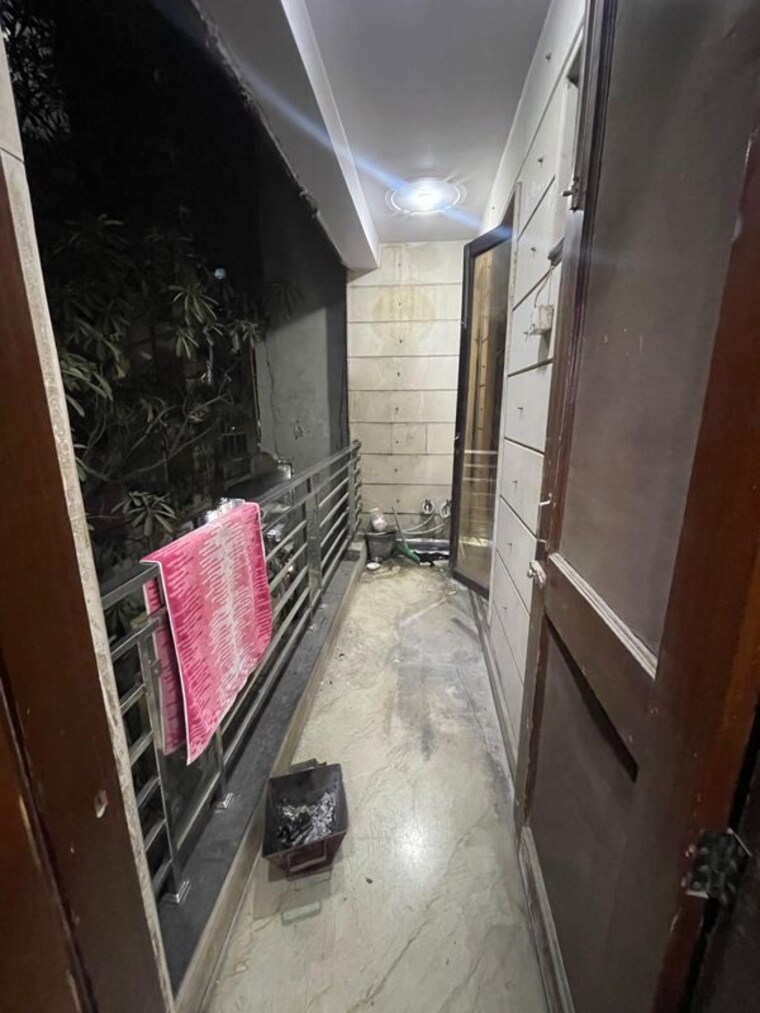 Balcony, krishna nagar 6+ Bedroom 1300 Sq.Ft. Independent House In Krishna Nagar Delhi 9827678