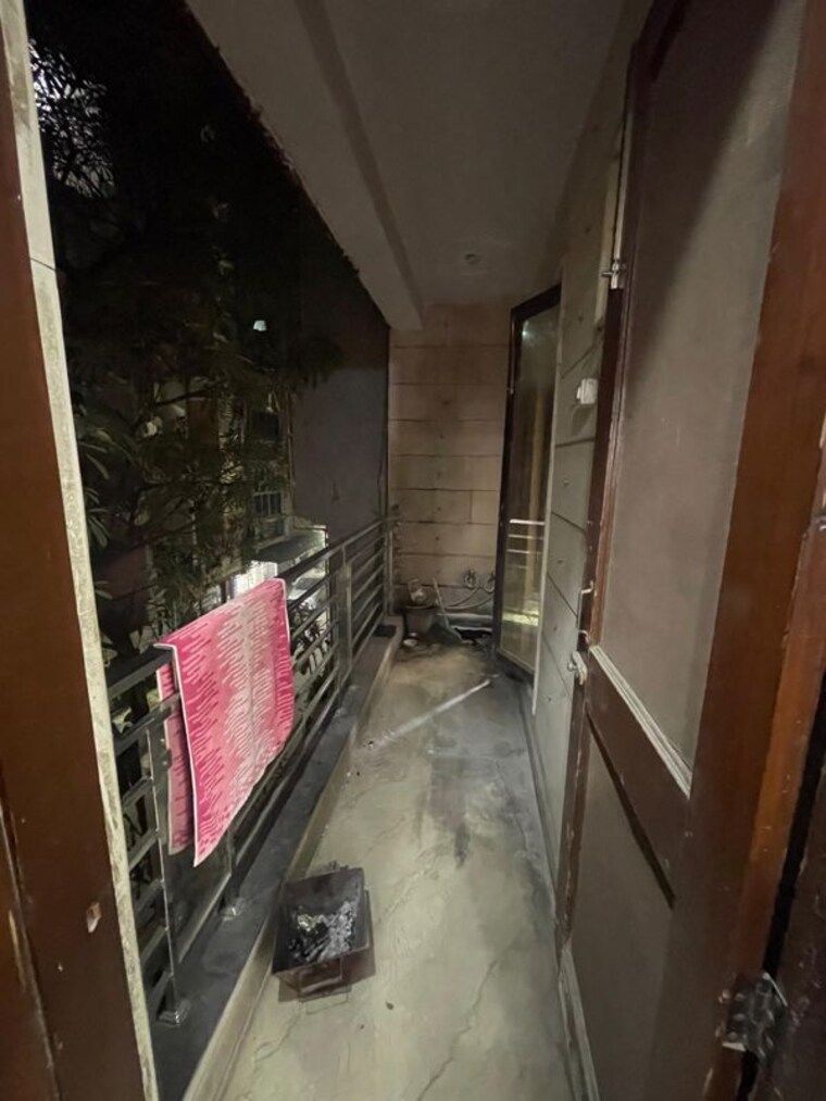 Balcony, krishna nagar 6+ Bedroom 1300 Sq.Ft. Independent House In Krishna Nagar Delhi 9827678