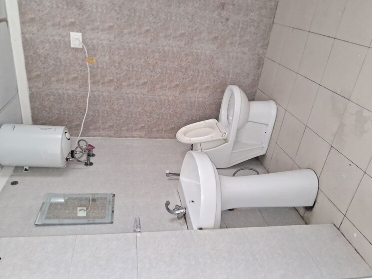 Bathroom, mittal-rajnagar-residency 3.5 Bedroom 1674 Sq.Ft. Apartment In Raj Nagar Extension Ghaziabad 9827742