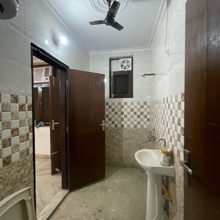 Bathroom, rocky area 3 Bedroom 1805 Sq.Ft. Builder Floor In Rocky Area Faridabad 9827547