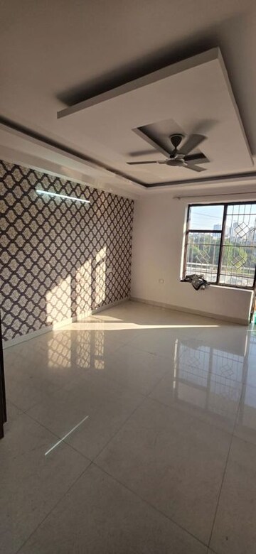Balcony in 4 BHK Builder Floor at Sector 21c – for Rent