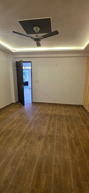 Room in 4 BHK Builder Floor at Sector 21c – for Rent