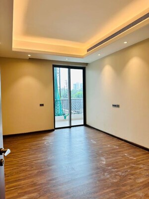 Room in 3 BHK Apartment at Godrej Golf Links Evoke, Sector 27 Yamuna Expressway – for Sale