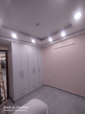 Room in 3 BHK Builder Floor at Dwarka Mor – for Rent