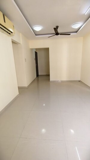 Room in 2 BHK Apartment at Lalani Grandeur, Goregaon East – for Rent
