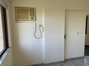 Room in 3 BHK Apartment at Hiranandani Gardens Valencia, Powai – for Rent