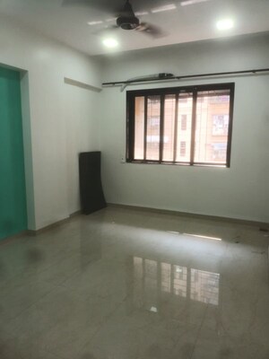 Room in 2 BHK Apartment at Gaurav Geet CHS, Kandivali West – for Rent