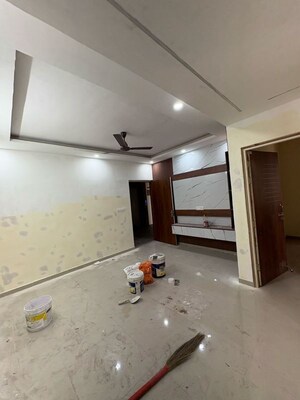 Room in 2.5 BHK Apartment at Pyramid Altia, Sector 70a – for Rent