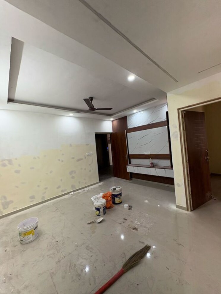 Room, pyramid-altia 2.5 Bedroom 800 Sq.Ft. Apartment In Sector 70a Gurgaon 9828152