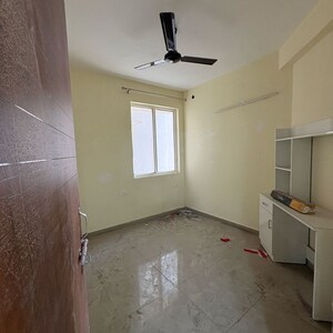 Room in 2.5 BHK Apartment at Pyramid Altia, Sector 70a – for Rent