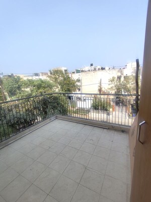 Balcony in 1 RK Independent House at RWA Apartments Sector 29, Sector 29 – for Rent