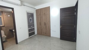 Room in 3 BHK Builder Floor at Smart World Orchard, Sector 61 – for Rent