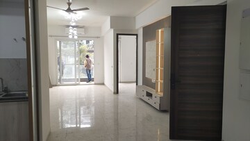 Room in 3 BHK Builder Floor at Smart World Orchard, Sector 61 – for Rent