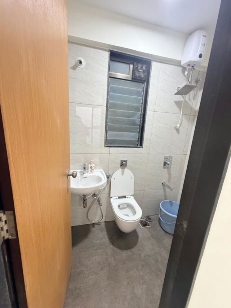 Bathroom, k-raheja-raheja-residency 2 Bedroom 800 Sq.Ft. Apartment In Malad East Mumbai 9828379