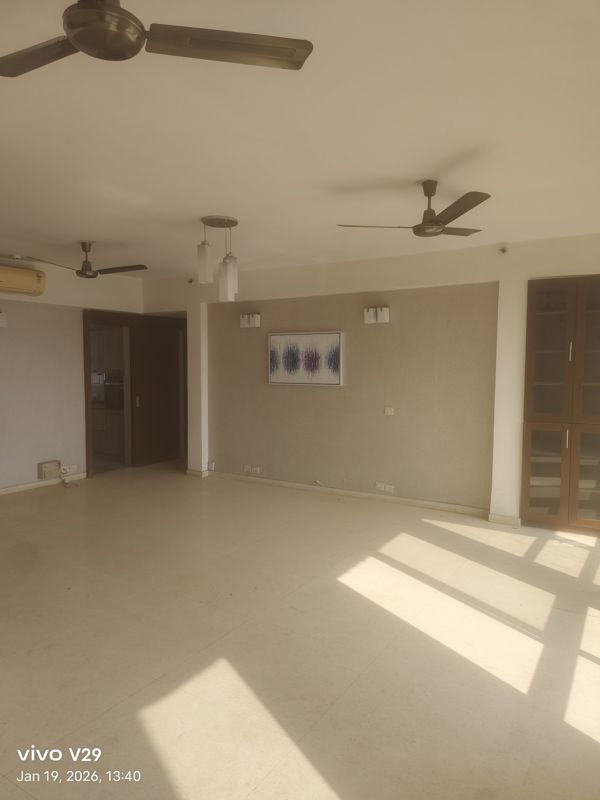 3 BHK + Pooja Room,Servant Room,Extra Room Apartment For Rent in Pioneer Araya