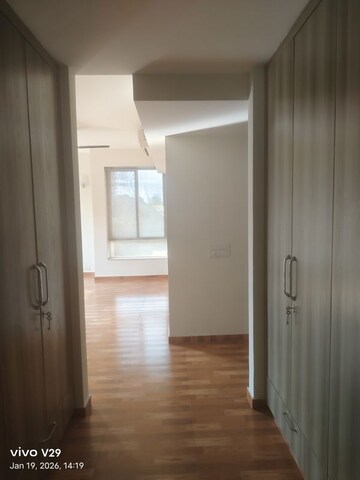 Room in 3 BHK Apartment at Unitech The Close South, Sector 50 – for Rent