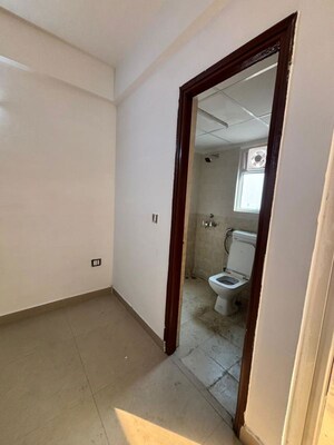 Attached Bathroom in 2.5 BHK Apartment at Sector 92 – for Rent