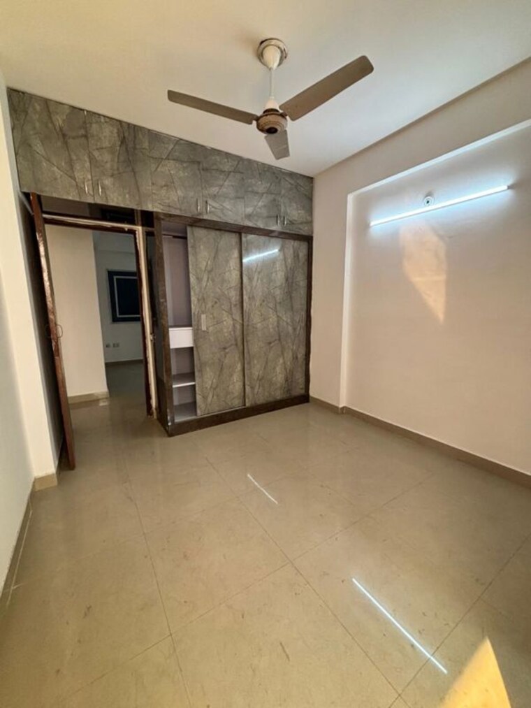 Room, sector 92 2.5 Bedroom 645 Sq.Ft. Apartment In Sector 92 Gurgaon 9828667