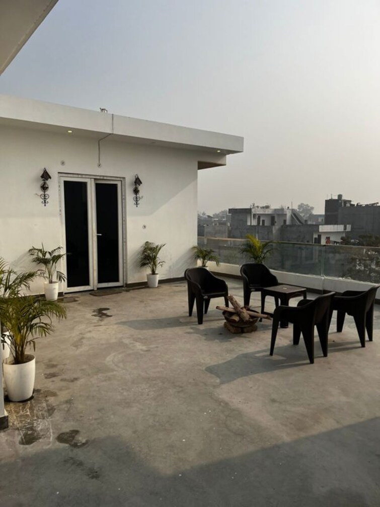  Parking, gomti nagar 6+ Bedroom 3200 Sq.Ft. Independent House In Gomti Nagar Lucknow 9829044